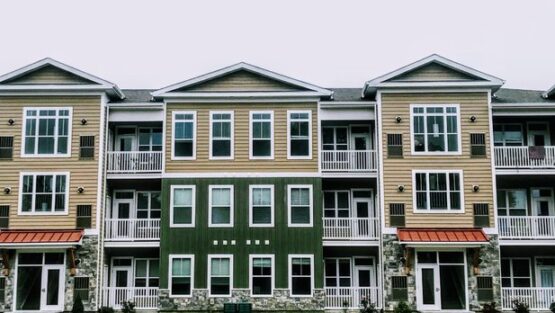 SINGLE HUNG APARTMENT COMPLEX